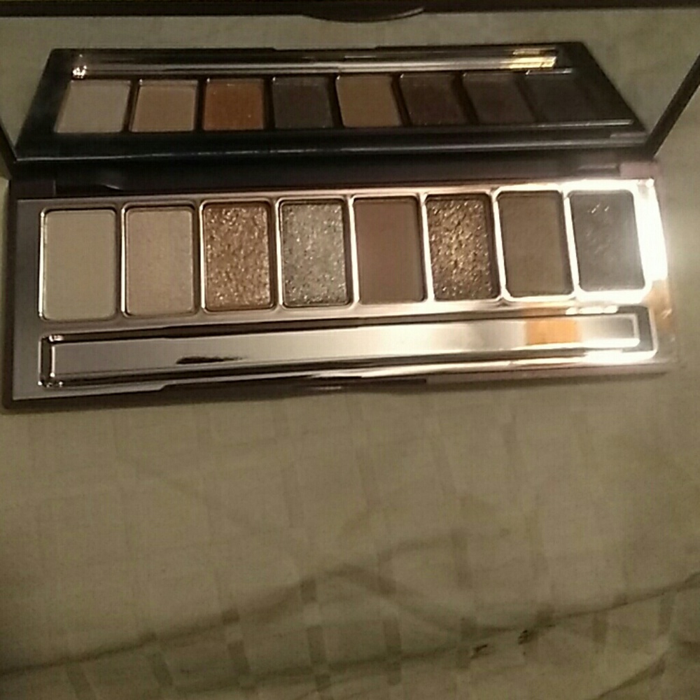 Labiotte wine eyeshadow - Picture 2 of 3